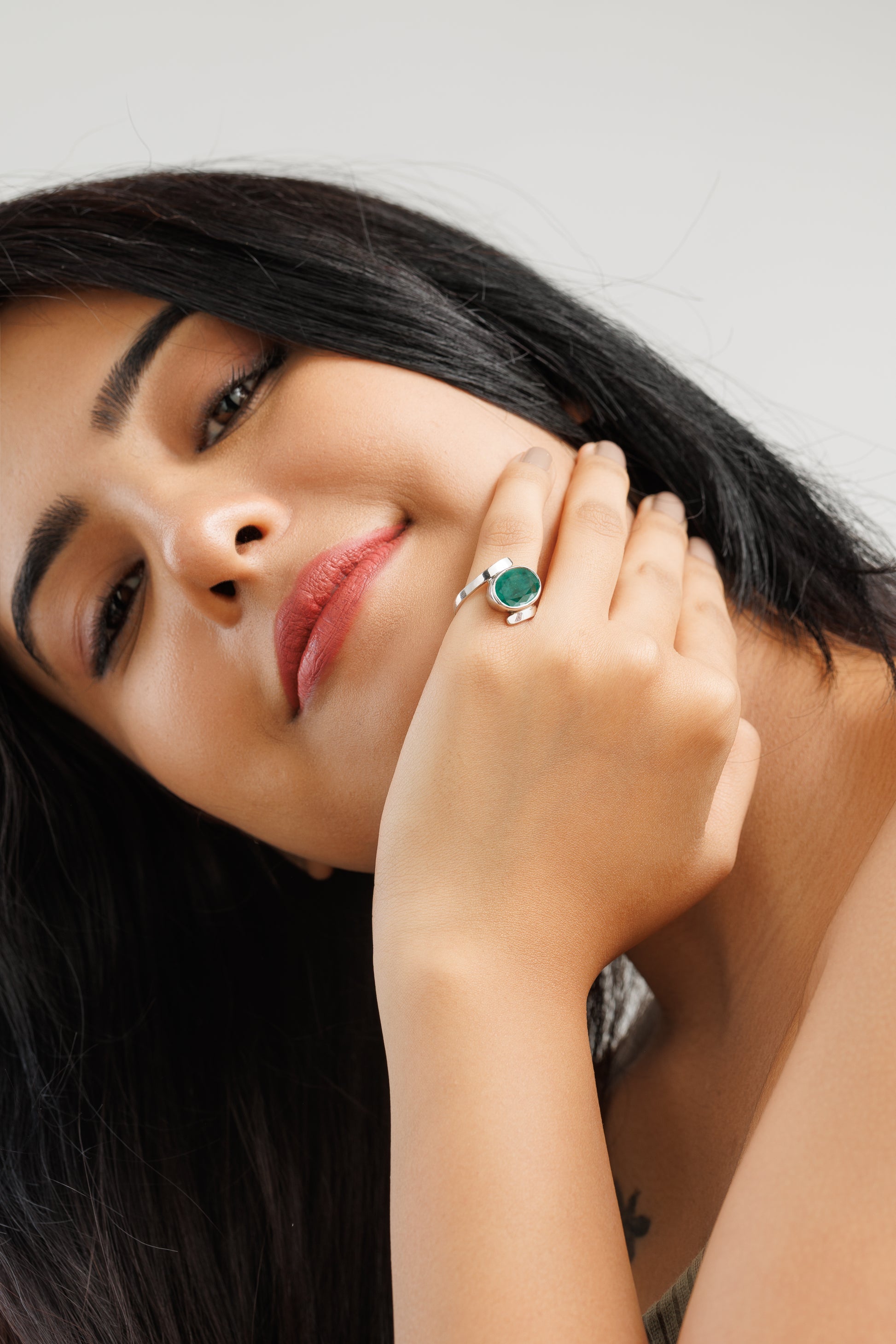 Emerald ring for ladies