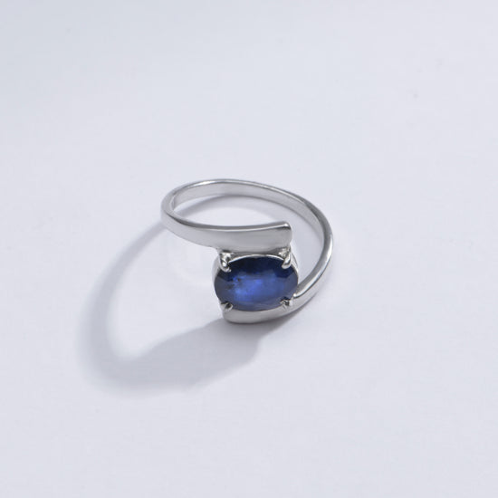 Blue sapphire gemstone ring
