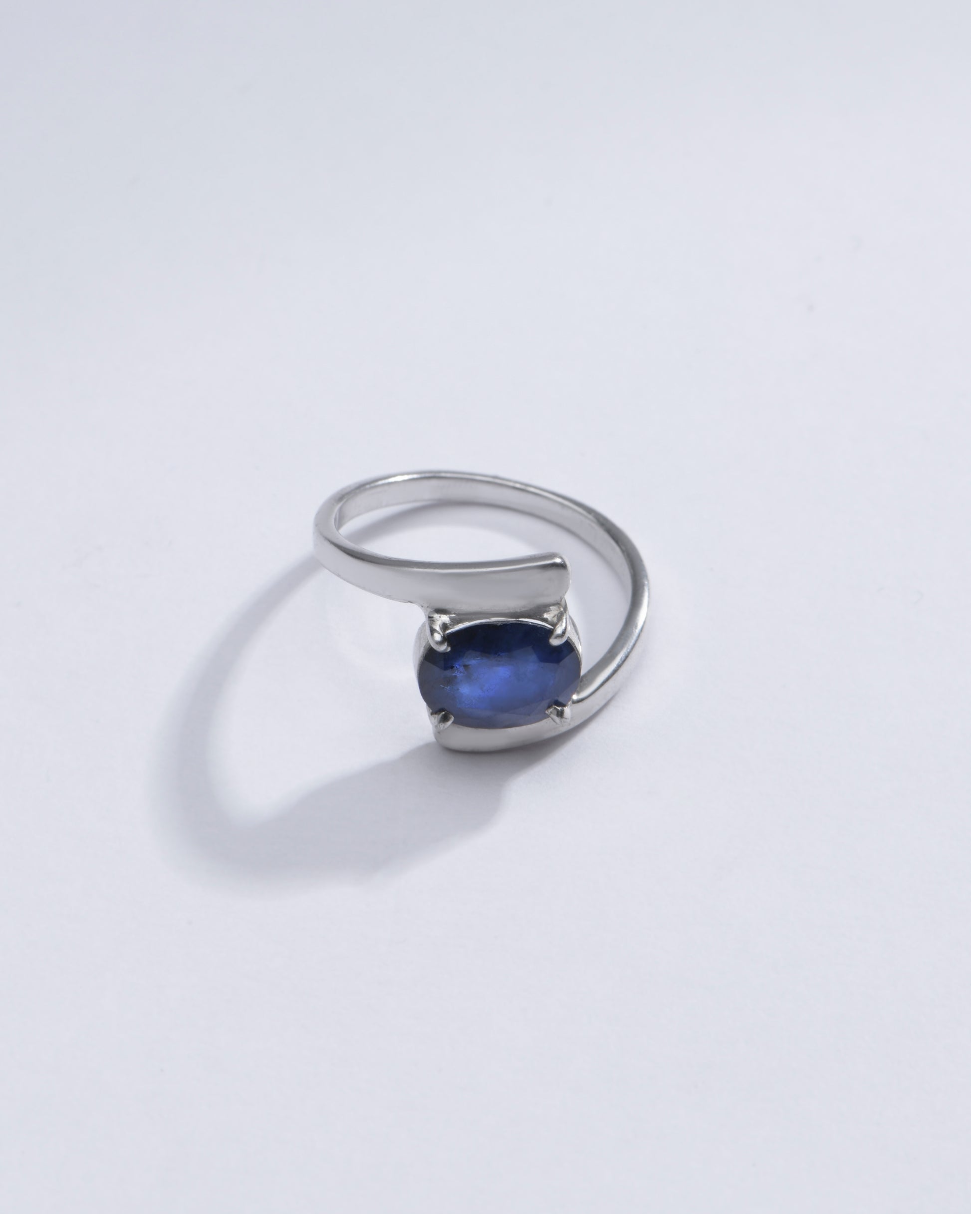 Blue sapphire gemstone ring