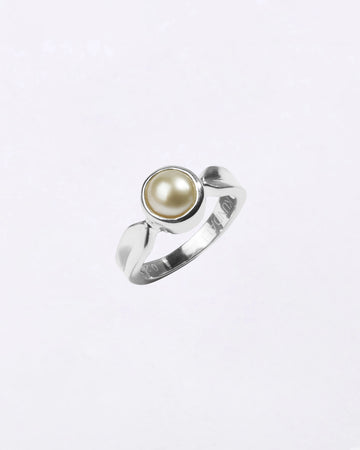 Charming Pearl (Moti) Ring in 925 Silver - Round Shakti