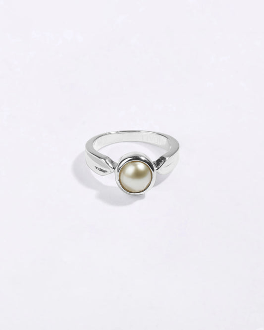 Charming Pearl (Moti) Ring in 925 Silver - Round Shakti
