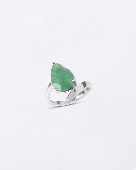 Modern Emerald (Panna) Ring in 925 Sterling Silver - Drop Delta