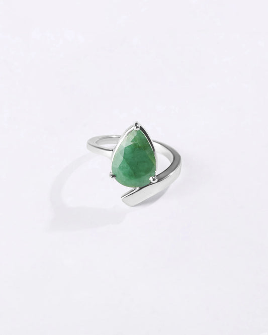 Modern Emerald (Panna) Ring in 925 Sterling Silver - Drop Delta