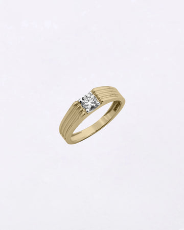 Fluted Diamond Ring in Gold