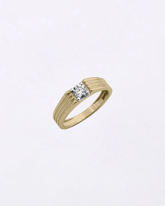 Fluted Diamond Ring in Gold