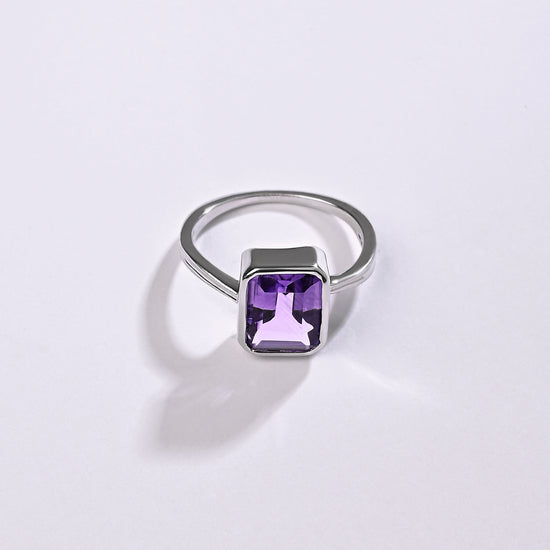 Female amethyst stone ring design
