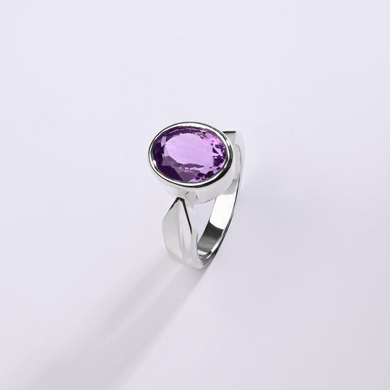 Female amethyst silver ring