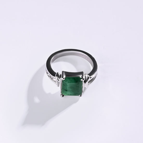Emerald stone ring