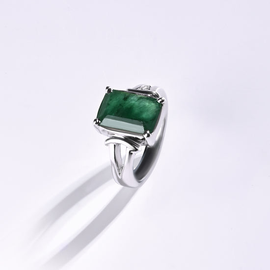 Emerald gemstone ring