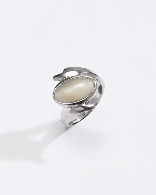 Dreamy Cat'S Eye (Lehsunia) Ring in 925 Sterling Silver - Shakti