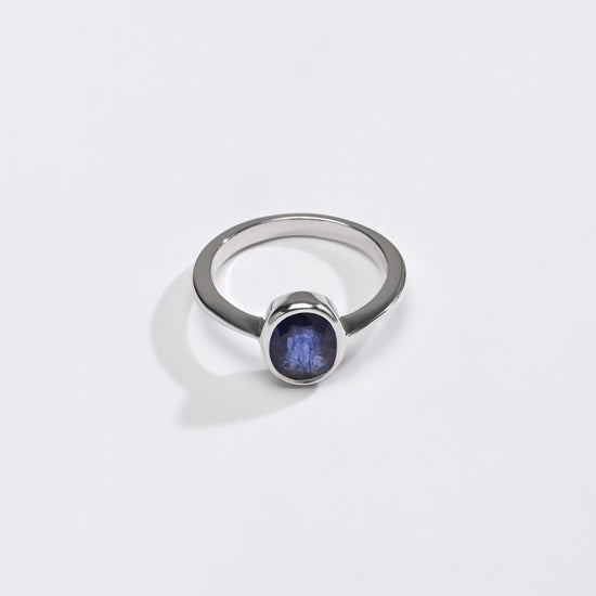 Minimalist Blue sapphire ring