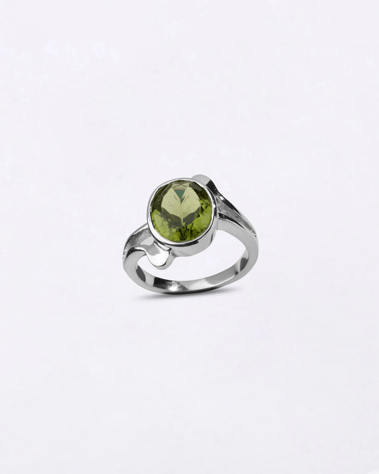 Vedic Peridot Ring in 925 Sterling Silver - Shakti
