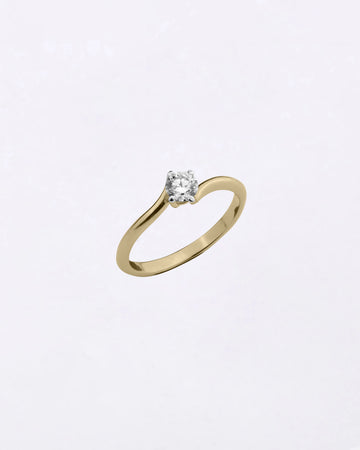 Twisted Diamond Ring in Gold