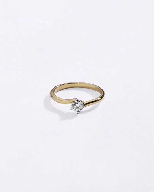 Twisted Diamond Ring in Gold