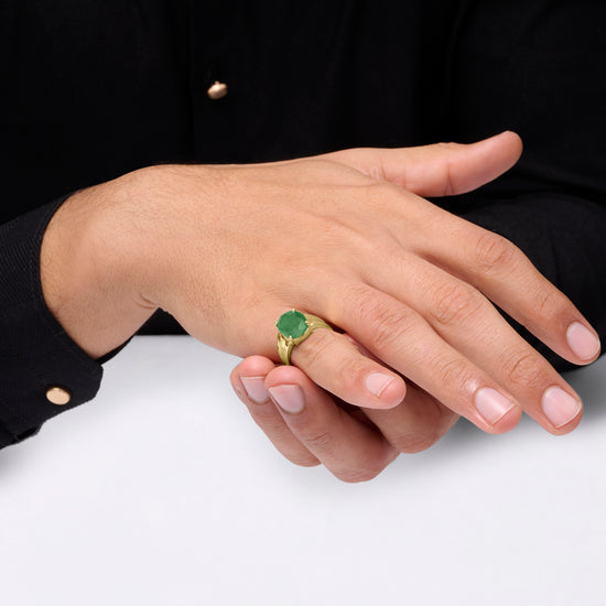 Stylish Emerald Ring in 18K Gold from Myra Gems