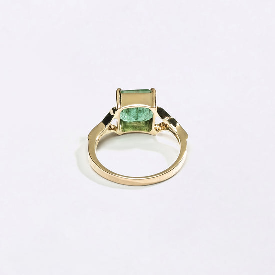 Brazilian Emerald Ring in 750 Hallmark Gold from Myra Gems