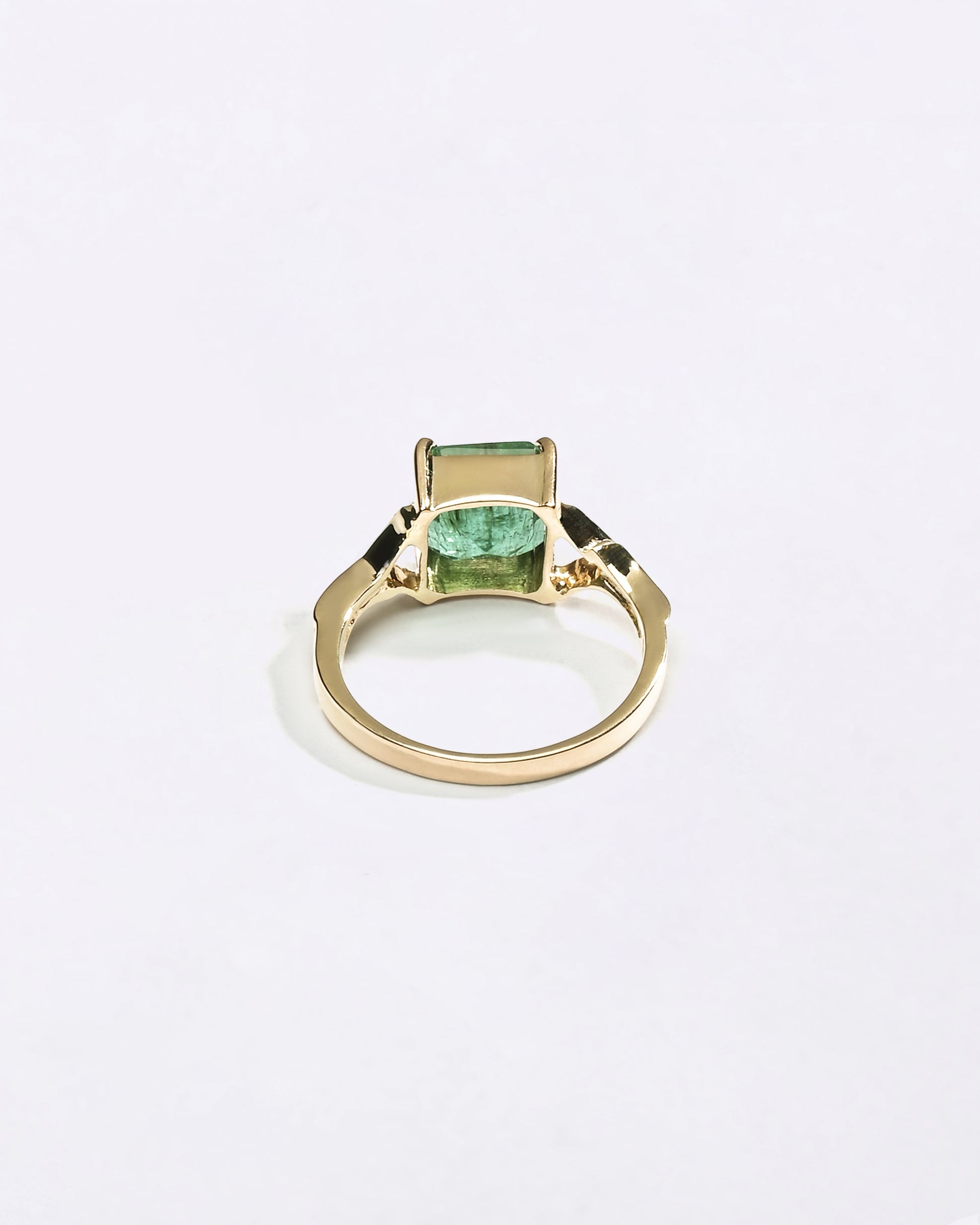 Brazilian Emerald Ring in 750 Hallmark Gold from Myra Gems