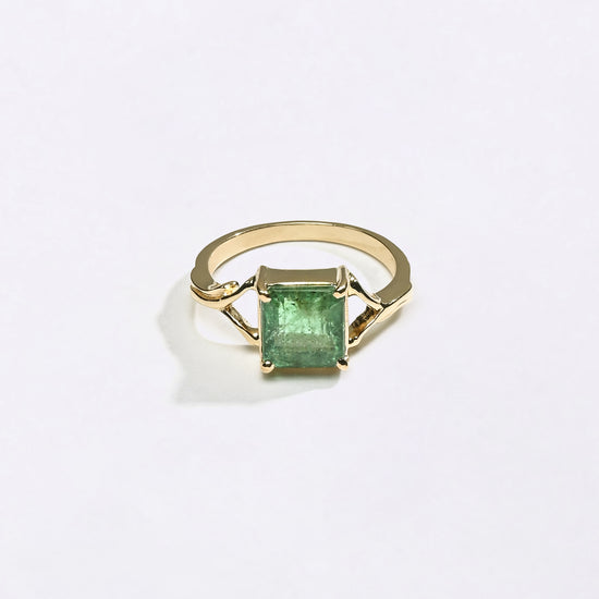 Brazilian Emerald Ring in 750 Hallmark Gold from Myra Gems