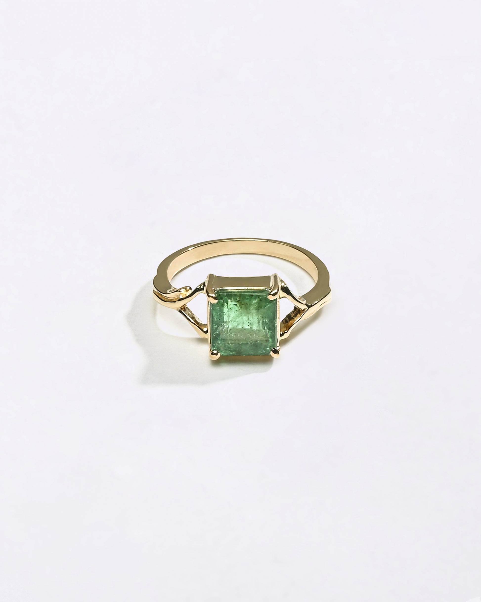 Brazilian Emerald Ring in 750 Hallmark Gold from Myra Gems