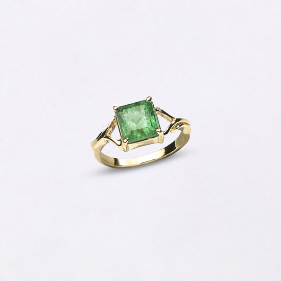 Brazilian Emerald Ring in 750 Hallmark Gold from Myra Gems