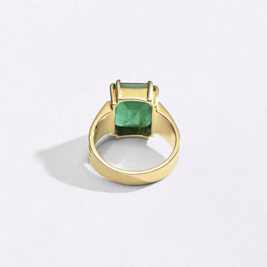 Panna Emerald Stone benefits in 750 Hallmark Gold from Myra Gems
