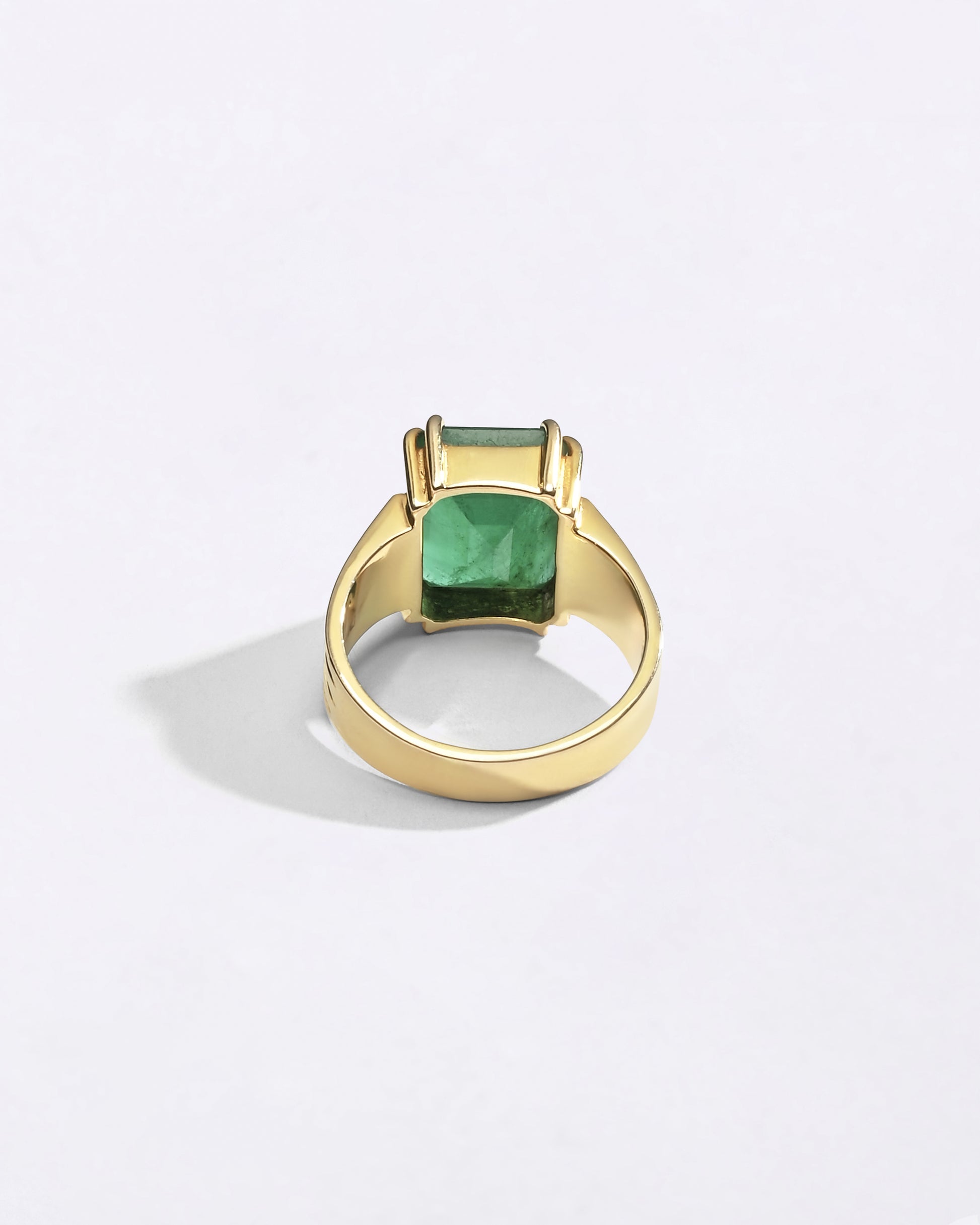 Panna Emerald Stone benefits in 750 Hallmark Gold from Myra Gems