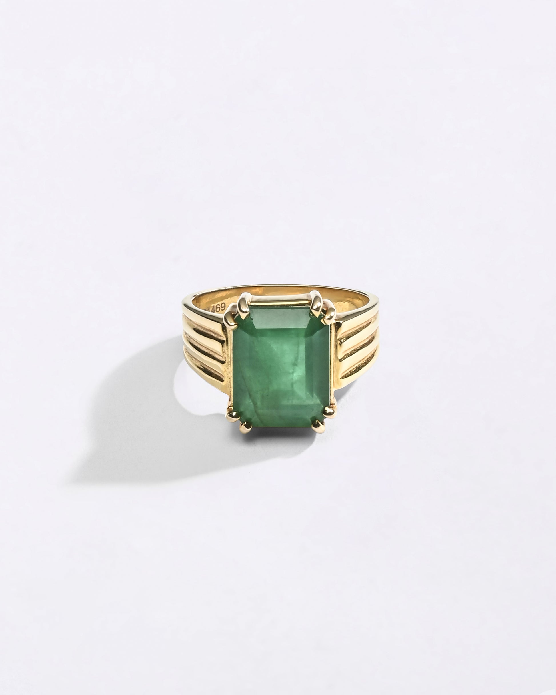 Panna Emerald Stone benefits in 750 Hallmark Gold from Myra Gems