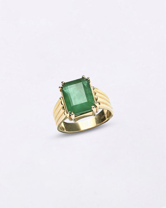 Panna Emerald Stone benefits in 750 Hallmark Gold from Myra Gems
