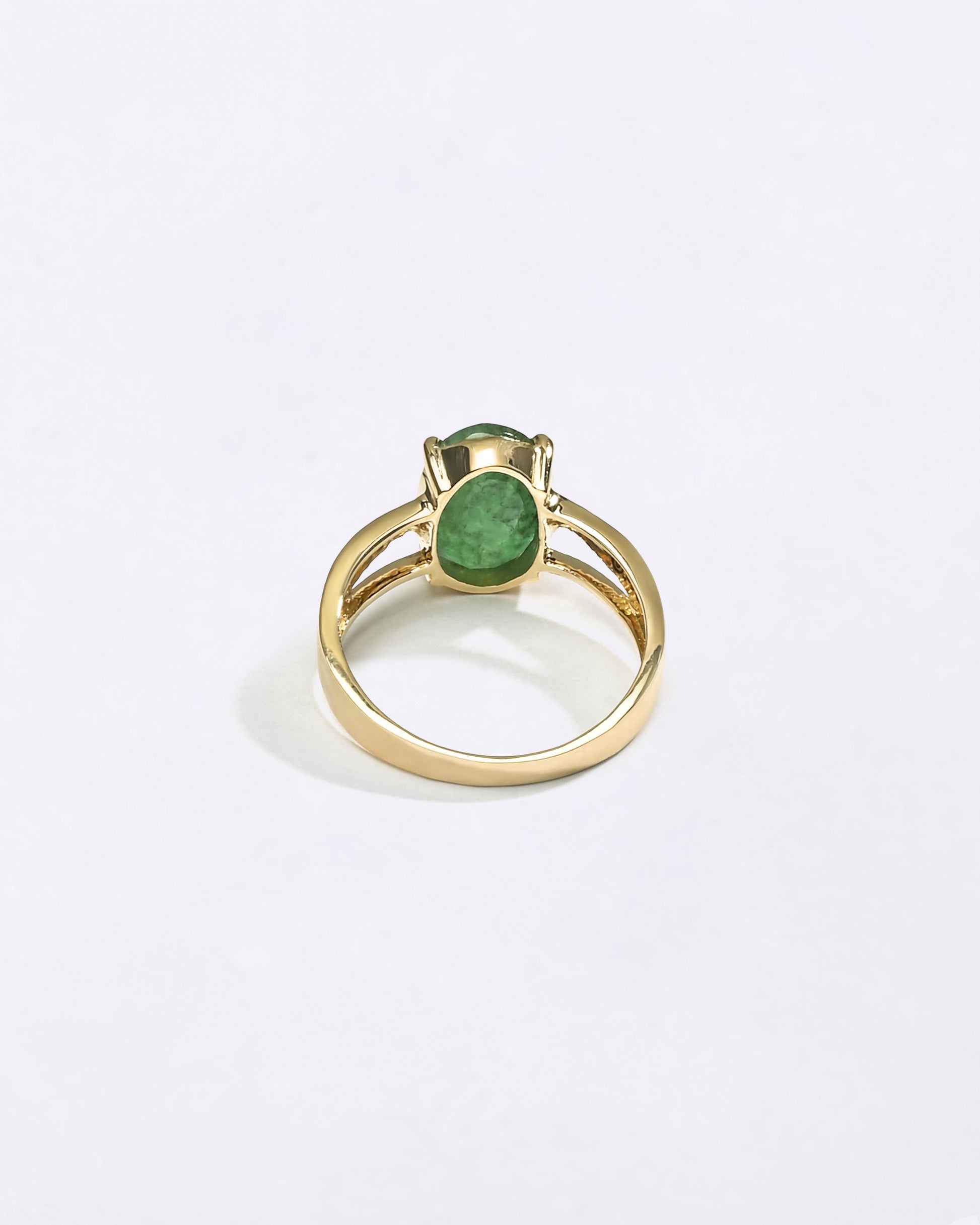 Benefits of Wearing Emerald Ring in 18K Gold from Myra Gems