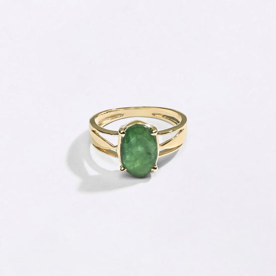 Benefits of Wearing Emerald Ring in 18K Gold from Myra Gems