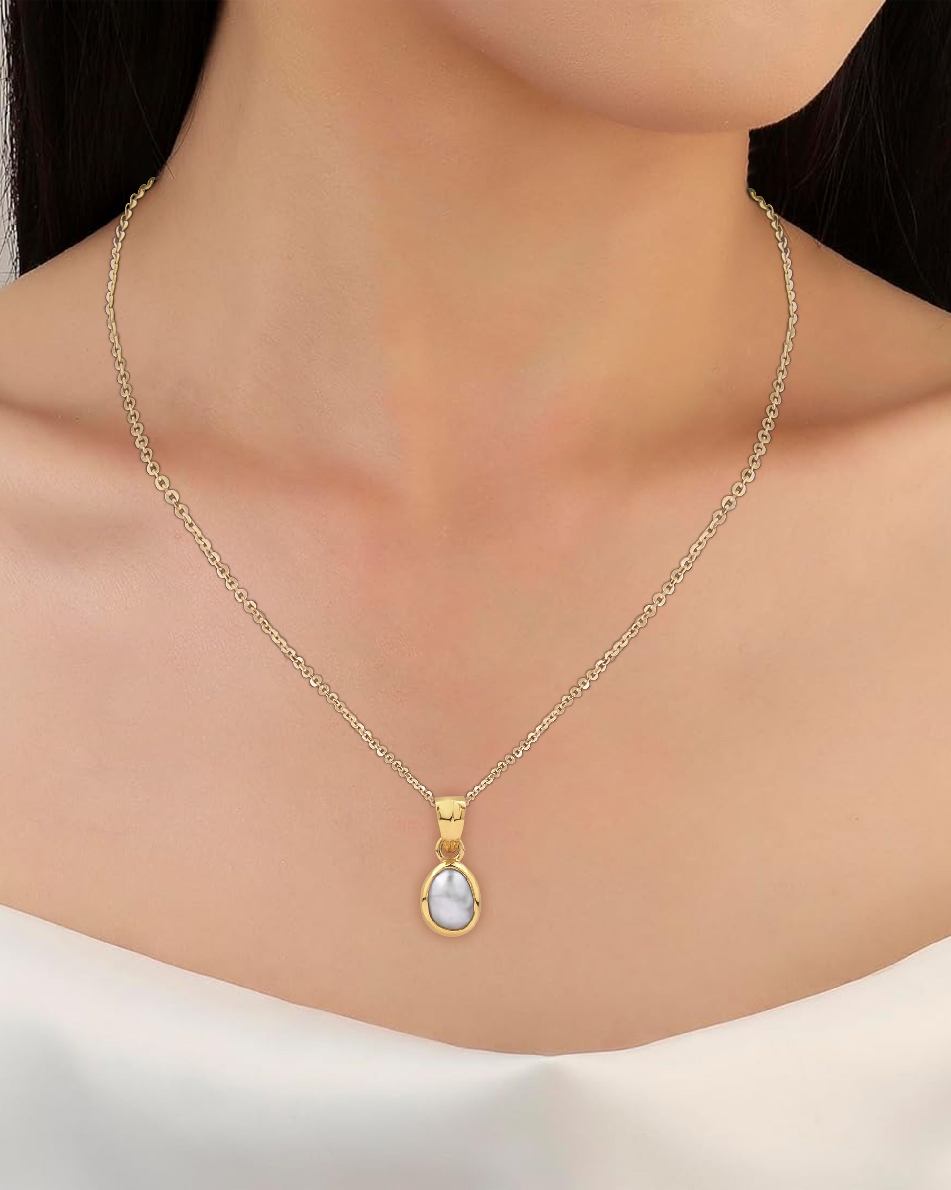 Plain Pearl Pendant in 18K Gold from Myra Gems