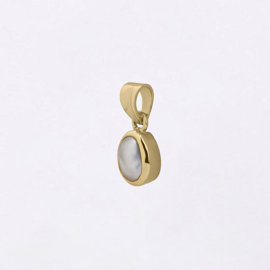 Plain Pearl Pendant in 18K Gold from Myra Gems