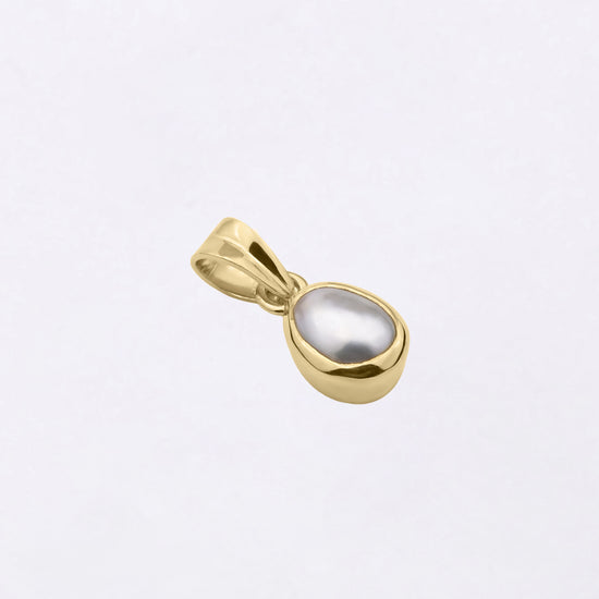 Plain Pearl Pendant in 18K Gold from Myra Gems
