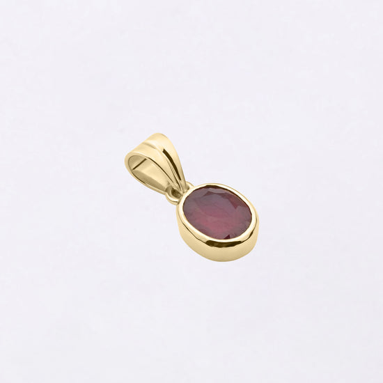 Plain Manik Pendant in 18K Gold from Myra Gems