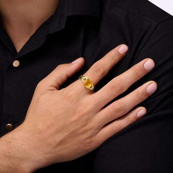 Unique Design of Guru Gemstone in 18K Gold from Myra Gems